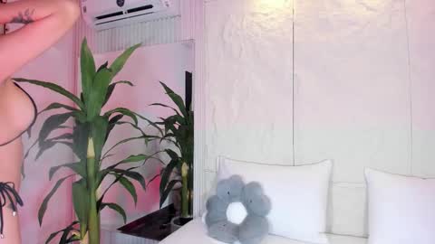 mia online show from February 20, 8:00 pm