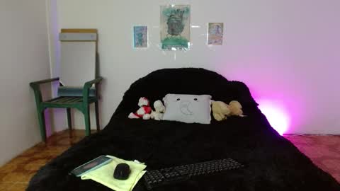 Mia david      online show from March 14, 7:51 pm