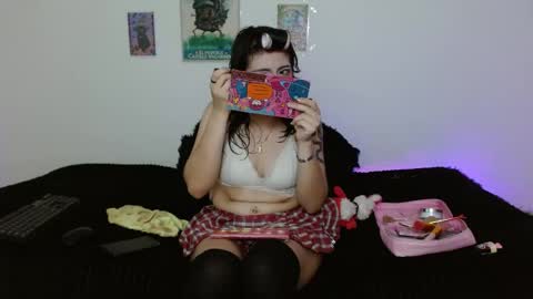 Mia david      online show from April 24, 8:11 pm