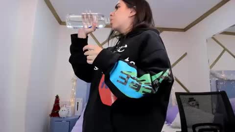 Mia 3 online show from December 24, 4:44 am