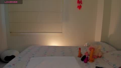 Mia Falcon online show from January 6, 8:50 pm