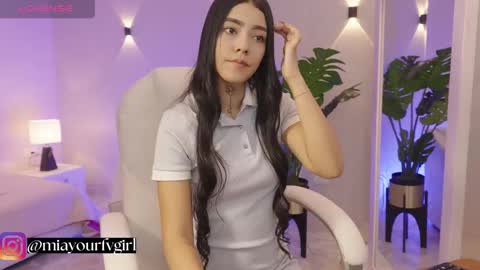 Snapshot of miagomez1 chatting on October 18, 1:48 pm Mia Gomez online show from October 18, 1:48 pm