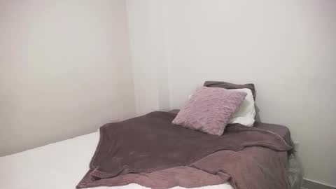 Mia online show from March 12, 10:46 pm