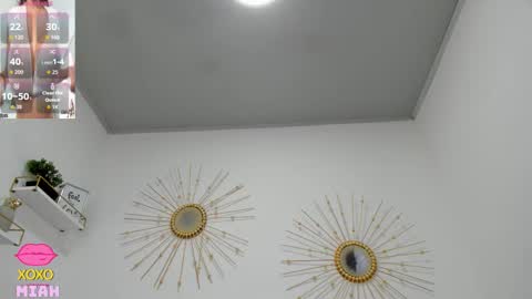 Miah Collins online show from December 16, 8:04 pm