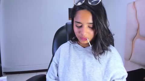 miahsex69 online show from October 28, 3:51 am