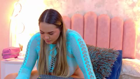 Mia online show from May 10, 4:30 am