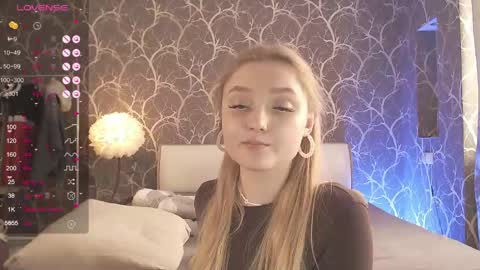 Mia online show from March 22, 1:59 pm