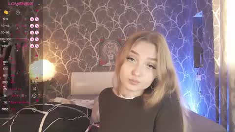 Mia online show from July 11, 4:32 pm