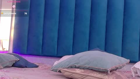 Mia  online show from November 8, 1:03 pm