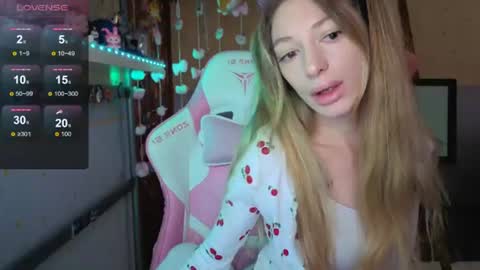MiaMoon online show from July 17, 6:04 am