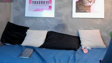 Mia online show from November 5, 8:00 pm