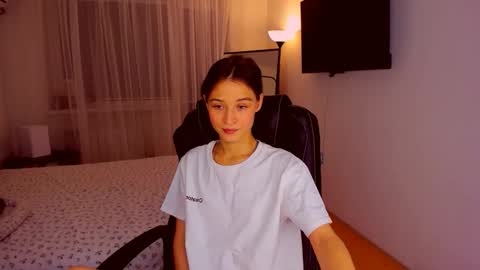 Mia online show from October 12, 9:05 pm