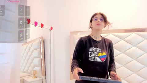 Sweetie Mia online show from February 19, 12:44 pm