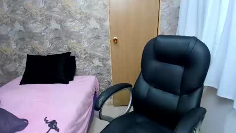 miarivers_1 online show from June 12, 3:16 am