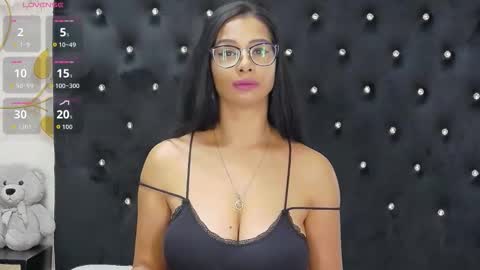 Mia online show from October 29, 2:30 pm