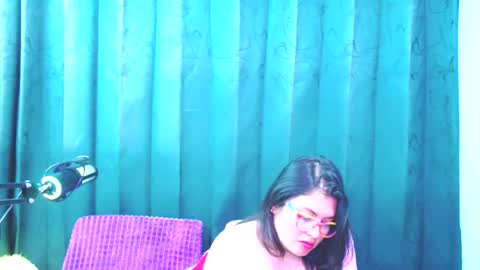 mia online show from June 12, 9:08 am