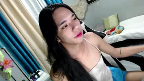 Mia online show from January 8, 7:03 pm