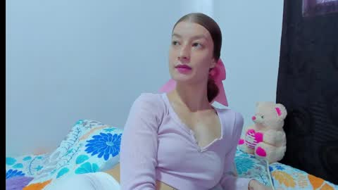  Chloe  online show from April 11, 7:18 pm