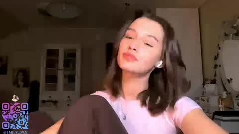 Emily online show from November 22, 2:59 pm