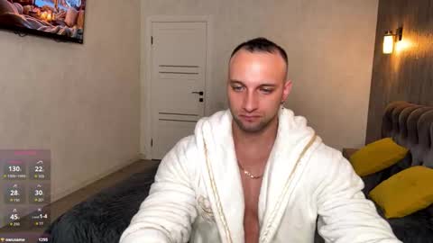 michaelbradley_for_u online show from November 15, 8:43 pm