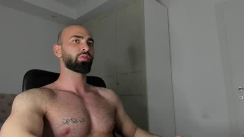 MichaelEvansx online show from April 20, 9:07 pm