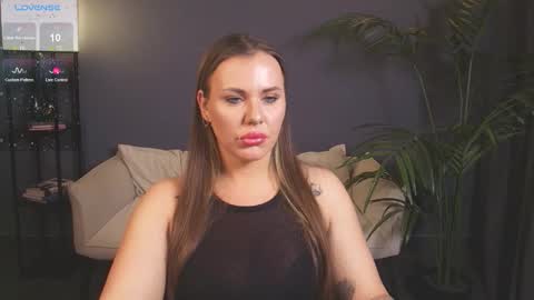 Snapshot of michelle__luna chatting on October 20, 8:19 am Michelle and my friend li0ra online show from October 20, 8:19 am