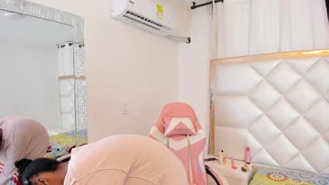 michelleblair1 online show from April 18, 7:07 pm