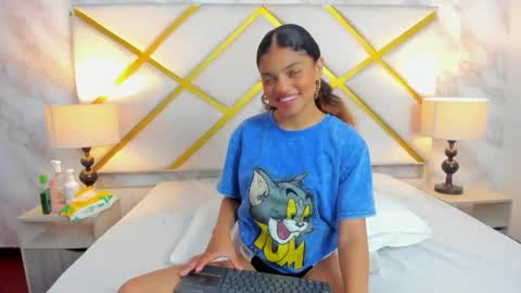 michellebronx online show from June 2, 11:45 am