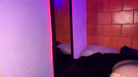 michellepetitte online show from June 25, 4:20 am