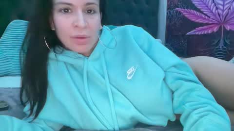 Snapshot of micielo87 chatting on March 6, 4:41 am Skye online show from March 6, 4:41 am