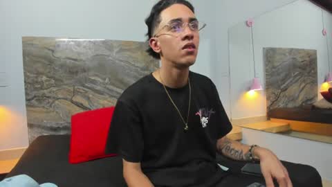 mick_lollipopp online show from July 15, 3:56 am