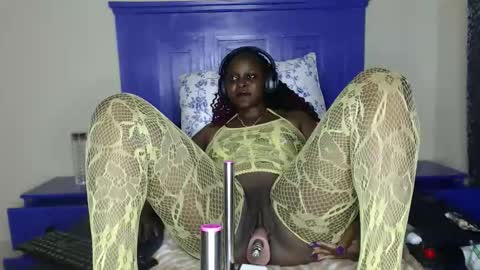 midnight_bloom online show from November 12, 3:20 am