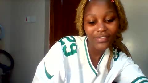 Snapshot of midnightt_tease chatting on September 14, 2:29 pm midnightt_tease online show from September 14, 2:29 pm