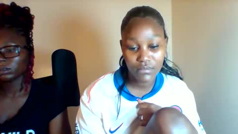 Snapshot of midnightt_tease chatting on October 16, 9:53 am midnightt_tease online show from October 16, 9:53 am