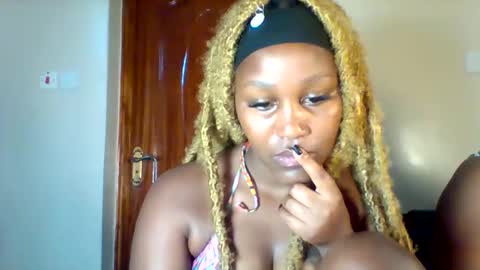 Snapshot of midnightt_tease chatting on September 18, 9:13 am midnightt_tease online show from September 18, 9:13 am