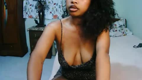miel_07 online show from May 6, 1:06 pm
