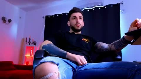 MightyAaron online show from February 3, 6:40 am