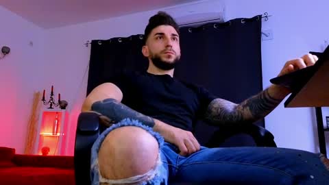 MightyAaron online show from April 19, 1:28 am