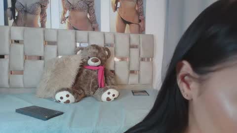 Mia  online show from June 4, 1:44 am