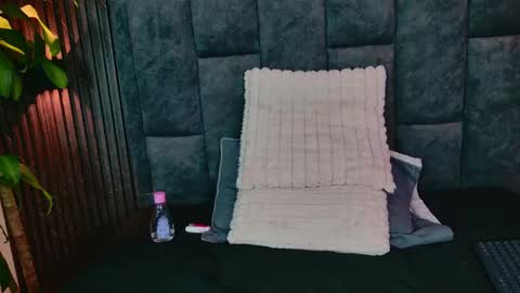 miia_deluxe_ online show from June 2, 2:35 am