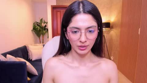 Mia online show from January 10, 5:51 pm