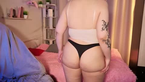 Snapshot of miilly_ice chatting on October 10, 12:11 pm Milly online show from October 10, 12:11 pm