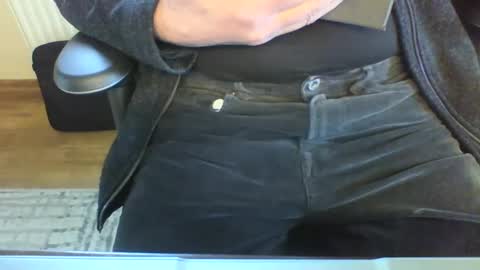 mik online show from February 27, 12:01 pm