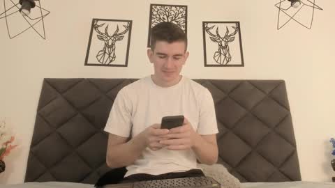 mikael online show from March 12, 7:02 am