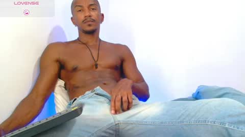 Snapshot of mikejaybr chatting on October 16, 6:51 pm Mike Jay online show from October 16, 6:51 pm
