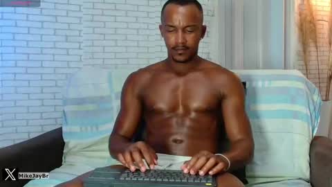 Snapshot of mikejaybr chatting on January 22, 12:48 am Mike Jay online show from January 22, 12:48 am