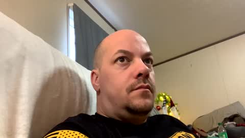 mikeylikesit2222 online show from December 8, 2:30 pm