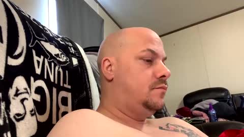 mikeylikesit2222 online show from January 3, 9:47 pm