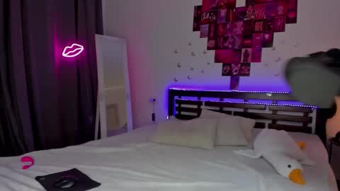 MikkiShows online show from September 25, 6:59 pm