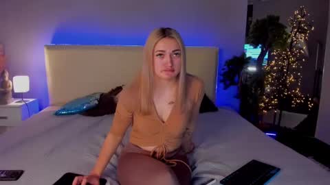 MikkiShows online show from February 17, 3:33 pm